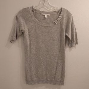 Banana Republic super flattering 52% silk top!